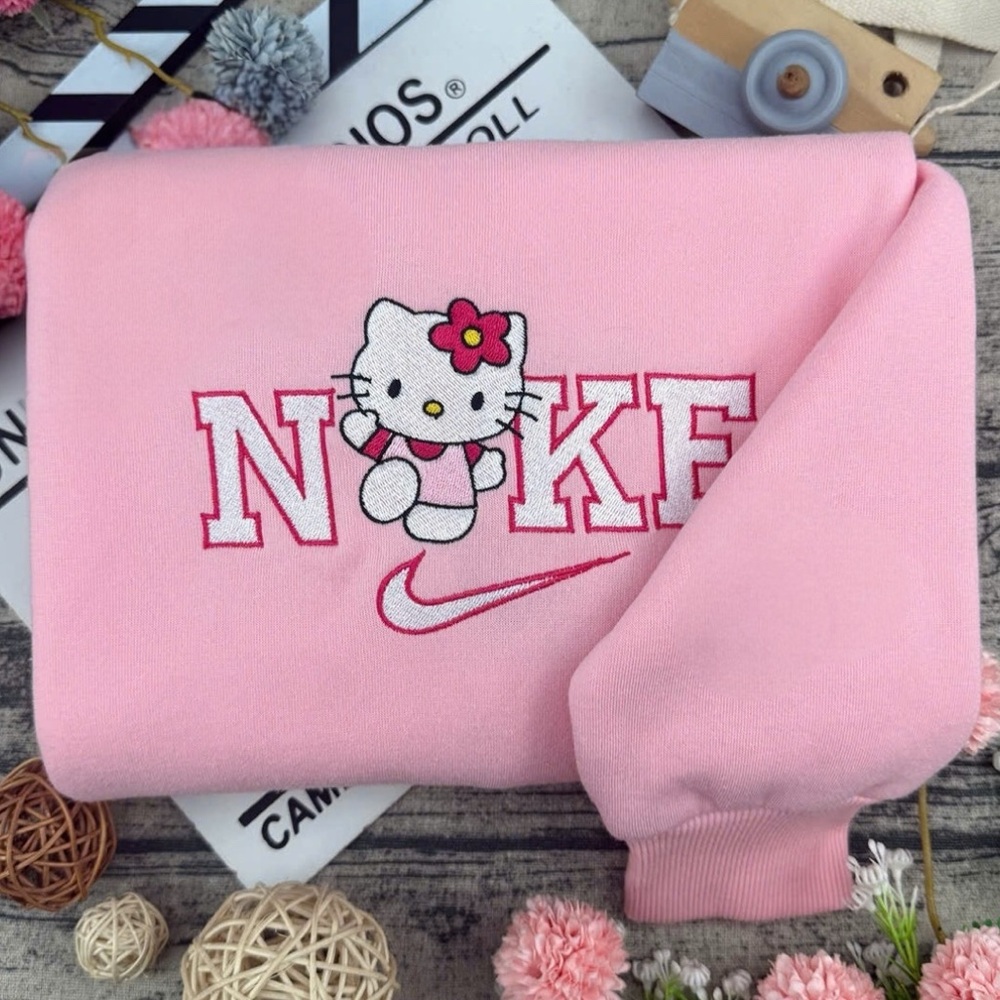 Nike Pink Sweatshirt with Soft Fleece and Sporty Design